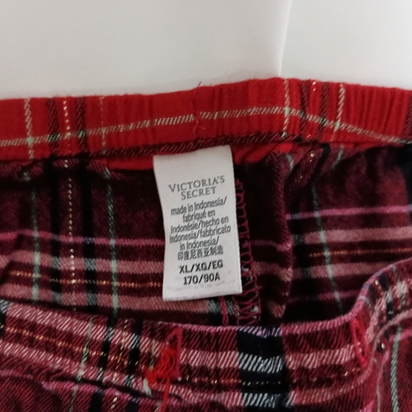 2/$30 Victoria's Secret Soft Cozy Red and Black Checkered Pajamas Short Set (#4) - Picture 8 of 10
